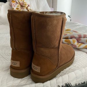 UGG Women’s Classic Short II
